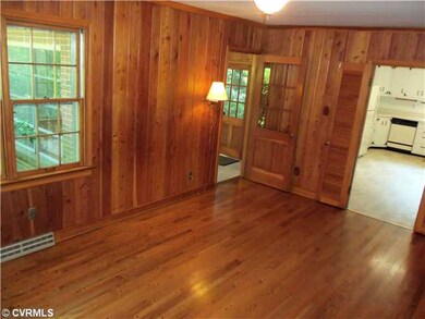 Den/Family/Great Room - The den has warm adn invit