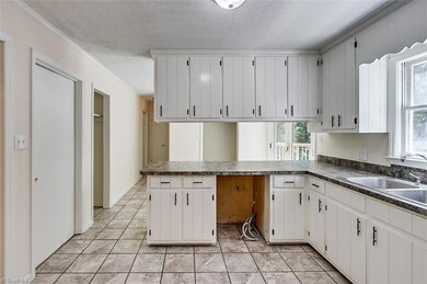 509 W 10th St, Siler City, NC 27344 - photo 7