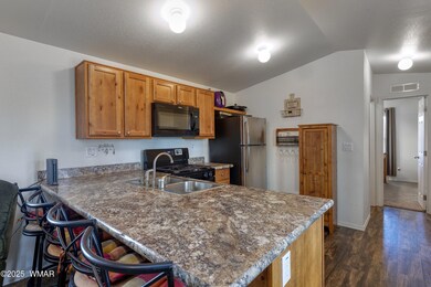 012_photo12_6235_apache_tr._show_low_cin