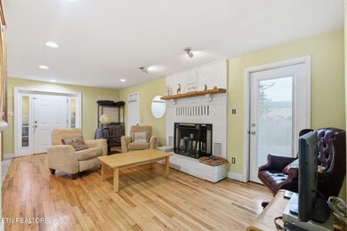 1134 Wallace Rd unit 2, Knoxville, TN 37919 - photo 6