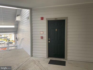 13070 Autumn Woods Way unit 301, Fairfax, VA 22033 - photo 3