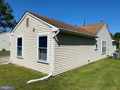 15 Niland Ln, Woodbury, NJ 08096 - photo 2