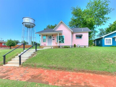 View of front of property featuring a front yard