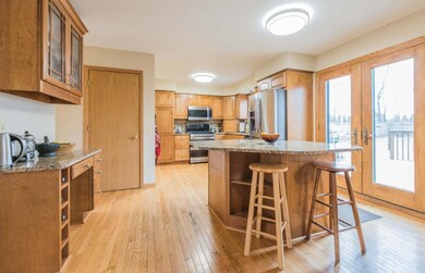 Walk in pantry and room to entertain.