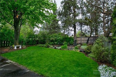 532 NE Burnside Ave, Bend, OR 97701 - photo 4