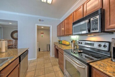 2134EBroadway1023-010