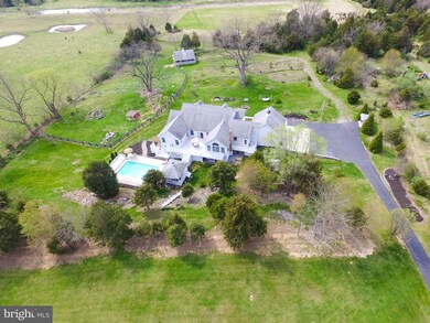 918 Hollida Ln, Martinsburg, WV 25404 - photo 2