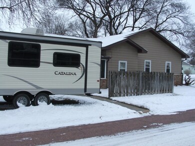 723 E Hanson Ave, Mitchell, SD 57301 - photo 6