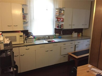 1ST FLOOR KITCHEN.
