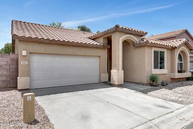 03_8931_E_Crescent_Ave__03_mls