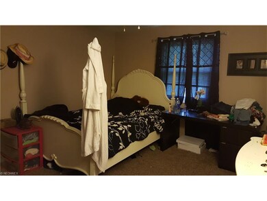 Large bedroom with 2 closets