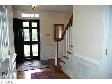 Foyer - Welcoming entrance foyer with hardwood flo