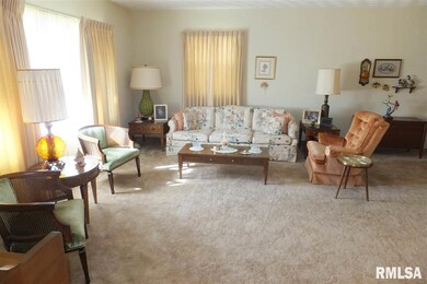 2617 N Fillmore St, Davenport, IA 52804 - photo 6