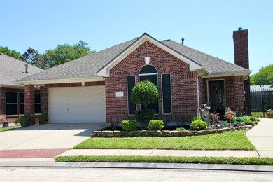 303 Parkwood Village Dr, Friendswood, TX 77546 - photo 3