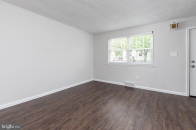 435 1/2 Cook Ave, Paulsboro, NJ 08066 - photo 3