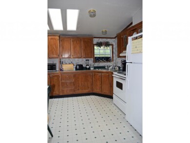 5 Laurel St, Whitefield, NH 03598 - photo 5