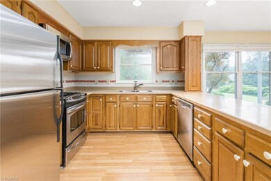 2207 Porsha Ln, High Point, NC 27265 - photo 6