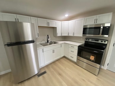 236 E 26th St, Dubuque, IA 52001 - photo 2