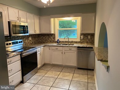 9291 Windsor Dr, La Plata, MD 20646 - photo 5