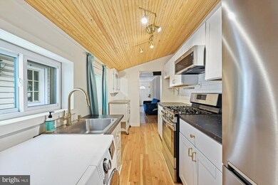 2018 Portugal St, Baltimore, MD 21231 - photo 7