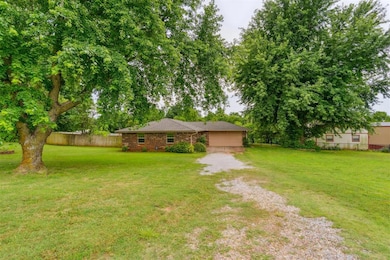 View of yard featuring driveway