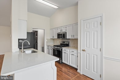 11014 Koman Cir unit 304, Manassas, VA 20109 - photo 4