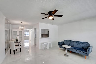 326 Camden N, West Palm Beach, FL 33417 - photo 4