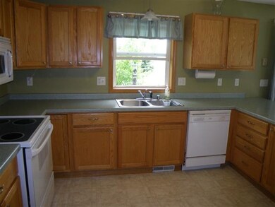 133 Debbie Dr, Evansville, WI 53536 - photo 4