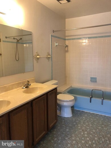 503 Carousel Cir, Norristown, PA 19403 - photo 6