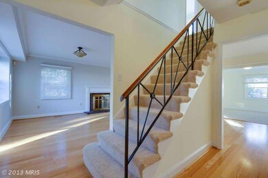 13105 Melville Ln, Fairfax, VA 22033 - photo 2