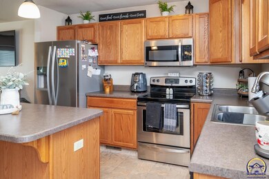 7010 SW 18th St, Topeka, KS 66615 - photo 7