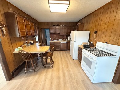 262 Oak Hill Rd unit 2, Fitchburg, MA 01420 - photo 4