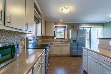 Gorgeous kitchen with great space!