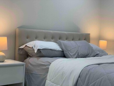 2810 N Arcadia Ct unit 211, Palm Springs, CA 92262 - photo 2