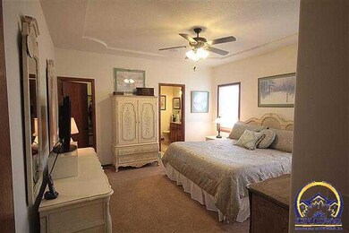 6305 SW 47th Ct, Topeka, KS 66610 - photo 5