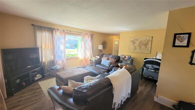 408 Westerfield Rd, Davenport, IA 52806 - photo 4