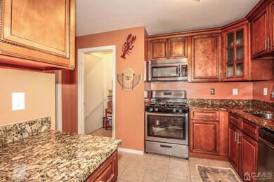 633 Cricket Ln, Woodbridge, NJ 07095 - photo 4