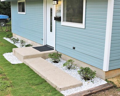 1518 S Lindsay St, Gainesville, TX 76240 - photo 5