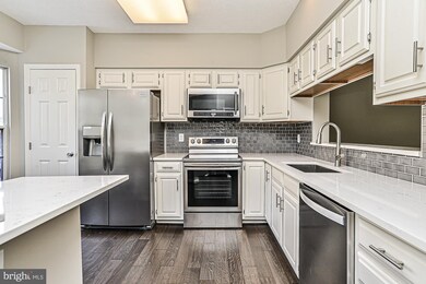 14020 Winding Ridge Ln, Centreville, VA 20121 - photo 4