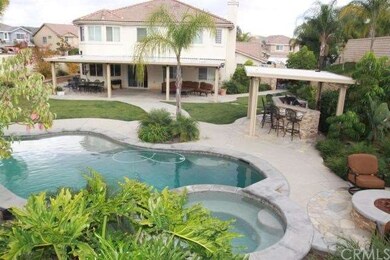 14,000 foot lot offers plenty of room 