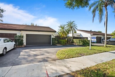 7320 Coldstream Dr, Hialeah, FL 33015 - photo 3