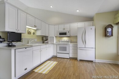 31-web-or-mls-14824 Anchor Ct, Holland-3