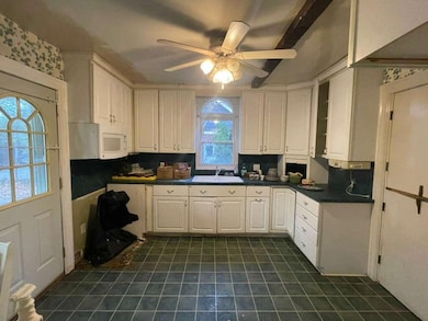 16 Devonshire Rd, Pleasant Ridge, MI 48069 - photo 6