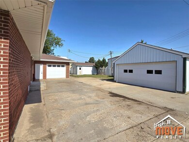 108 W 11th St, Hugoton, KS 67951 - photo 4