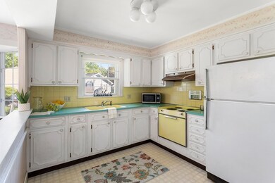 241 Hovey St, Lowell, MA 01852 - photo 3