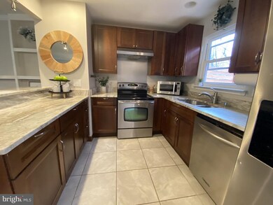 11566 Aldburg Way, Germantown, MD 20876 - photo 2