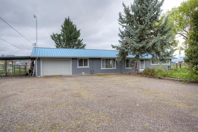 675 Maverick St, Central Point, OR 97502 - photo 3