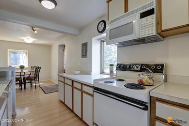 Kitchen & dining area