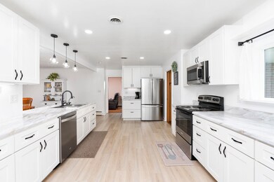 98 W High St, Stuarts Draft, VA 24477 - photo 4