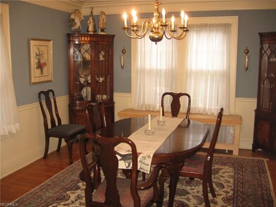 FORMAL DINING ROOM - HARDWOOD FLRG - CHAIR RAIL AN